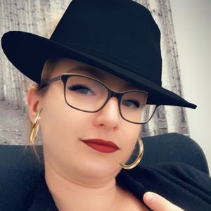 Meet your Posher, Anne-marie